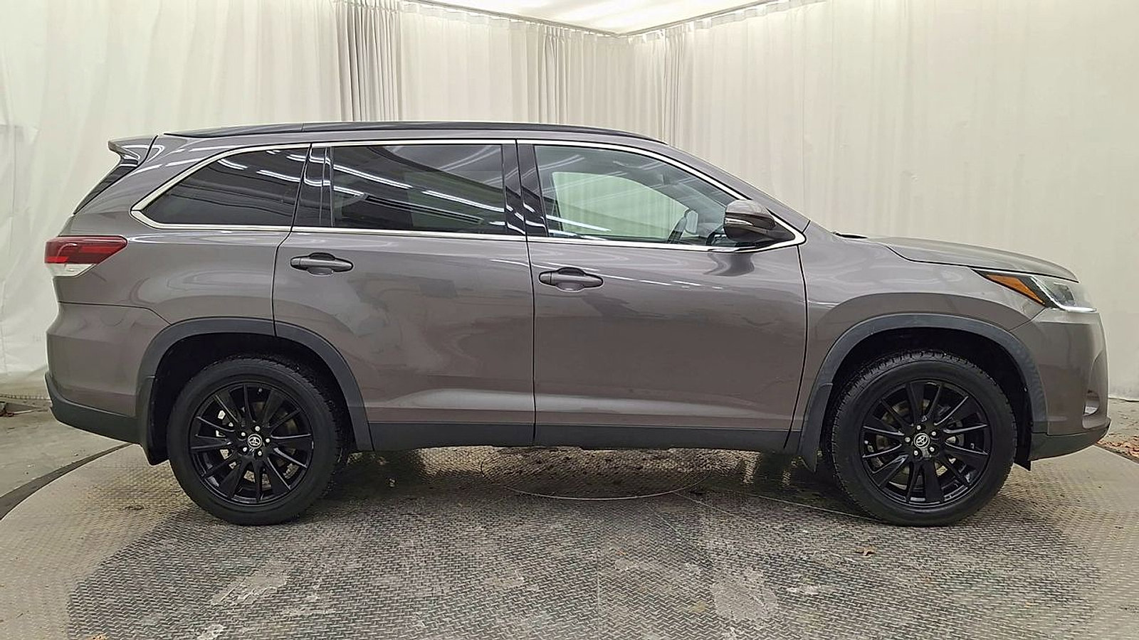 Certified 2019 Toyota Highlander SE image 4