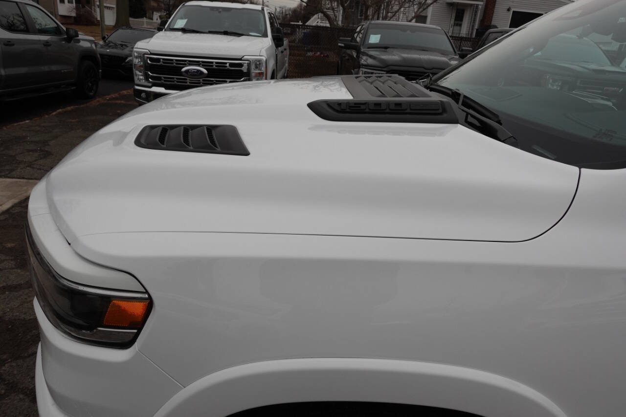 Used 2025 RAM 1500 Laramie w/ Sport Appearance Package AWD/4WD image 9