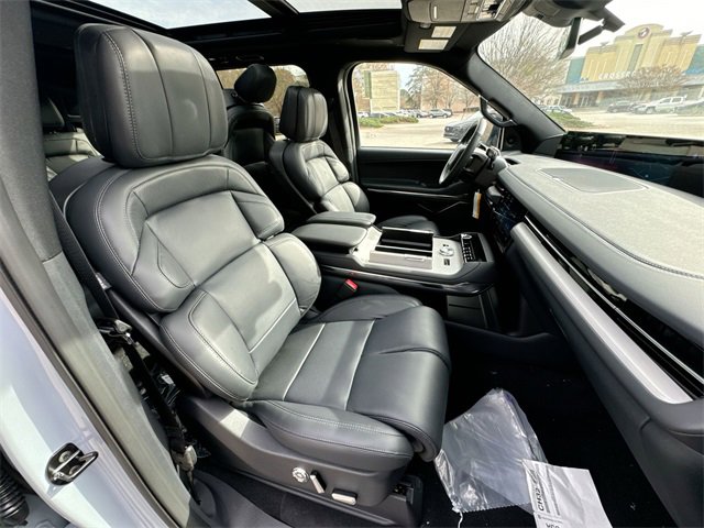 New 2025 Lincoln Navigator Reserve w/ Jet Appearance Package image 27