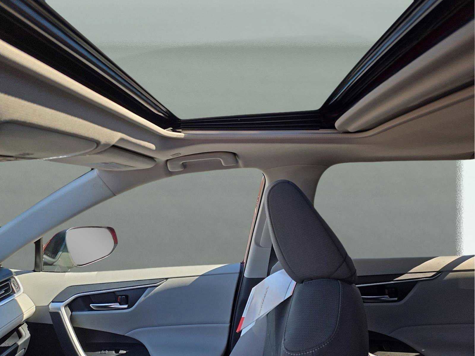 Used 2025 Toyota RAV4 XLE image 17