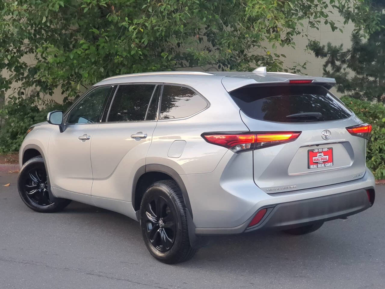 Used 2021 Toyota Highlander XLE image 11