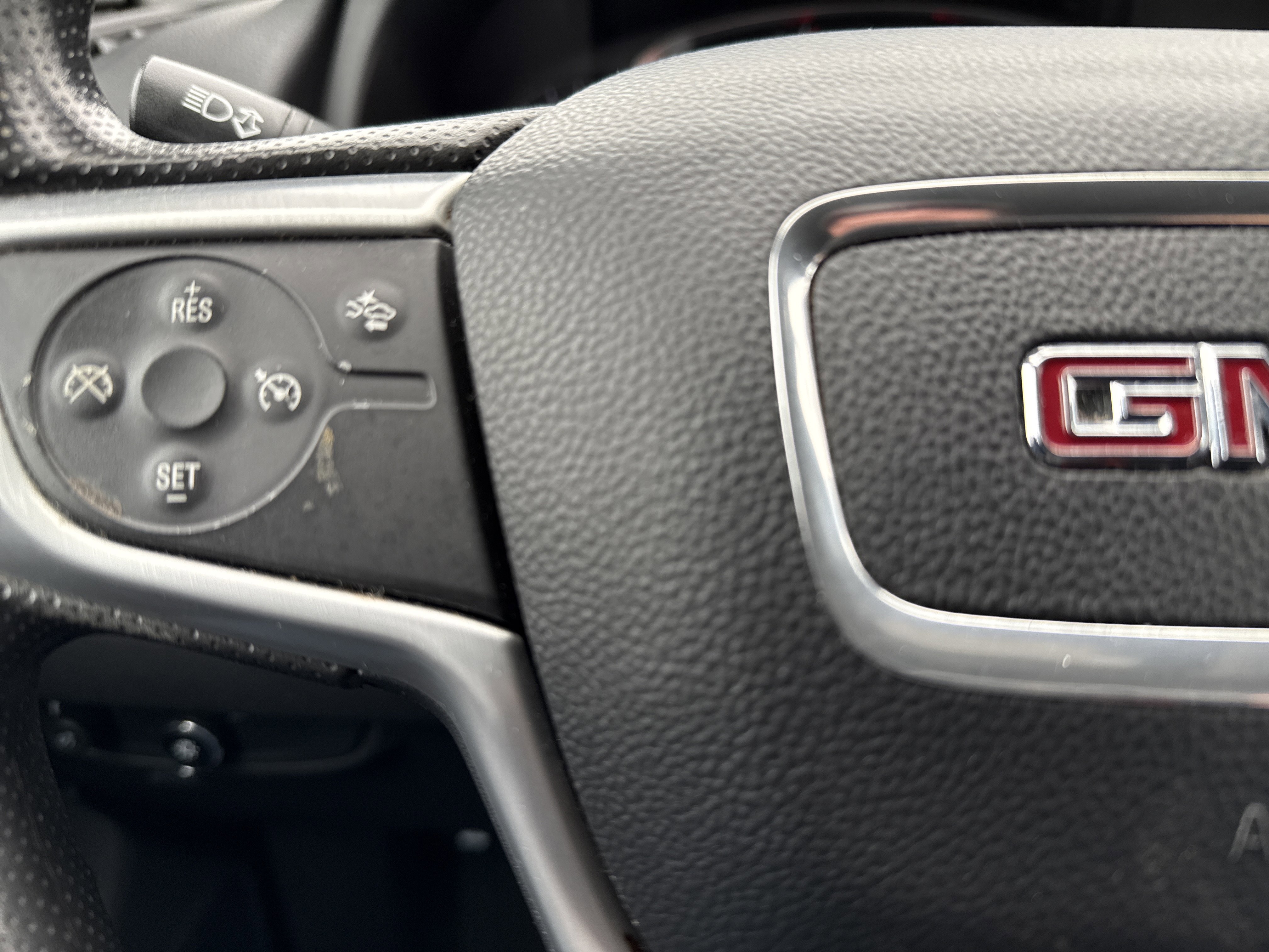 Used 2024 GMC Terrain SLE w/ Driver Convenience Package image 18