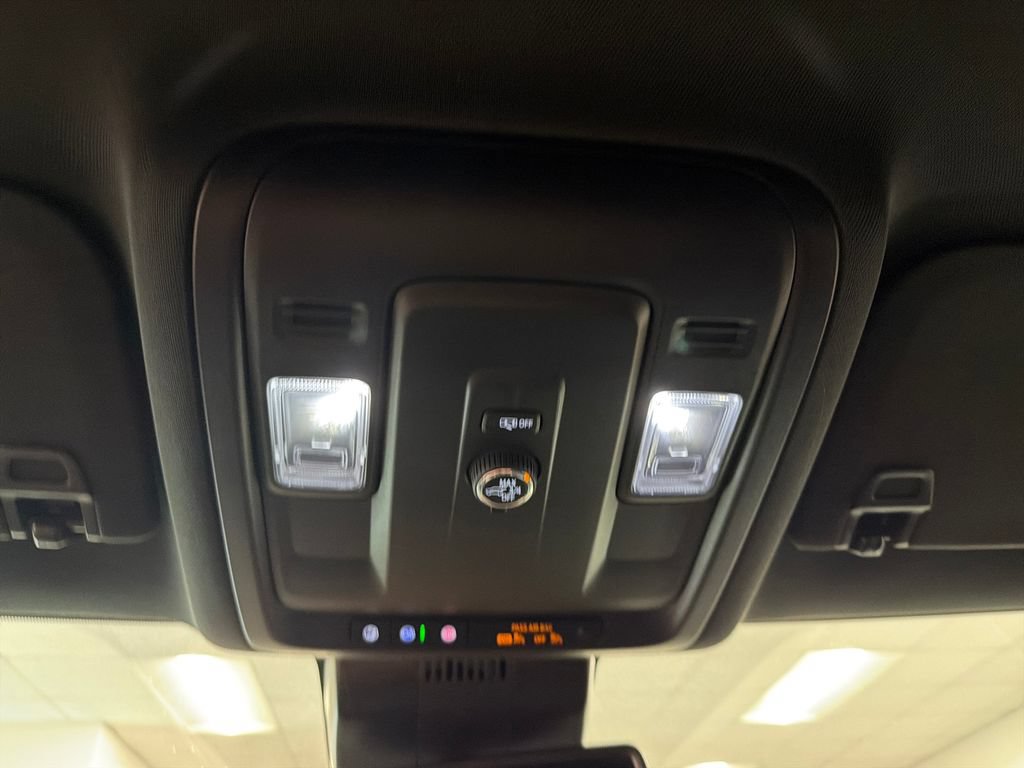 Used 2025 Chevrolet Suburban Z71 AWD/4WD image 17