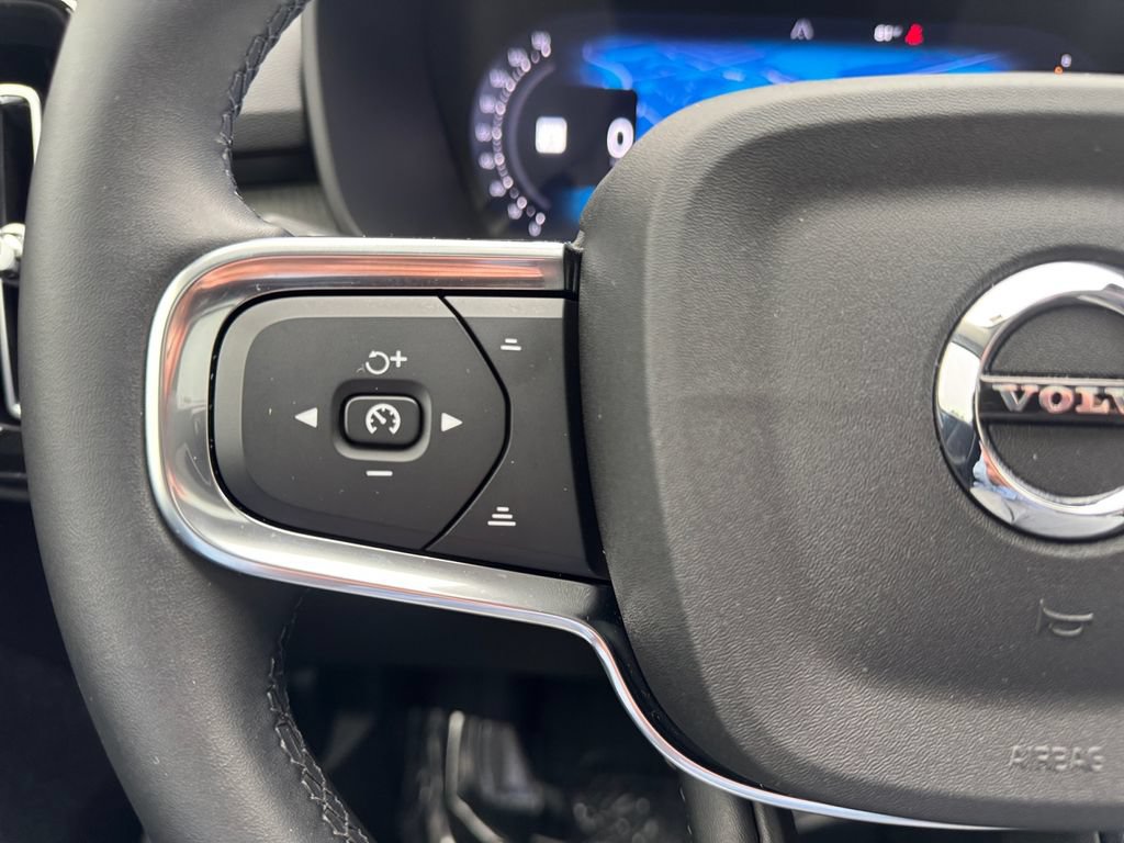 Certified 2026 Volvo XC40 B5 Plus AWD/4WD image 15