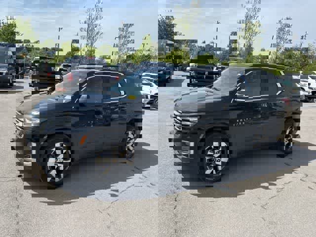 Used 2023 Chevrolet Traverse LT w/ LT Premium Package AWD/4WD image 11