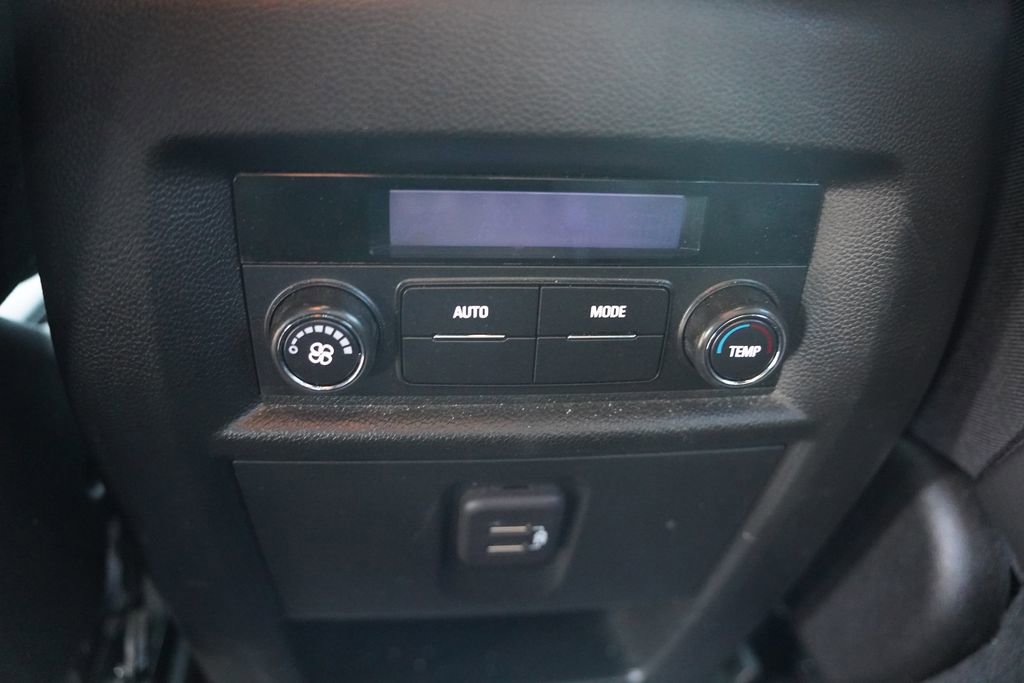 Used 2023 Chevrolet Traverse LT image 19