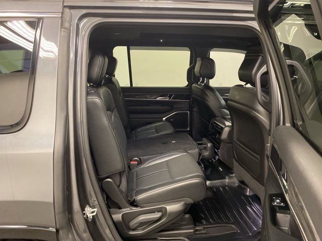 Used 2022 Jeep Wagoneer Series II w/ Premium Group I AWD/4WD image 27
