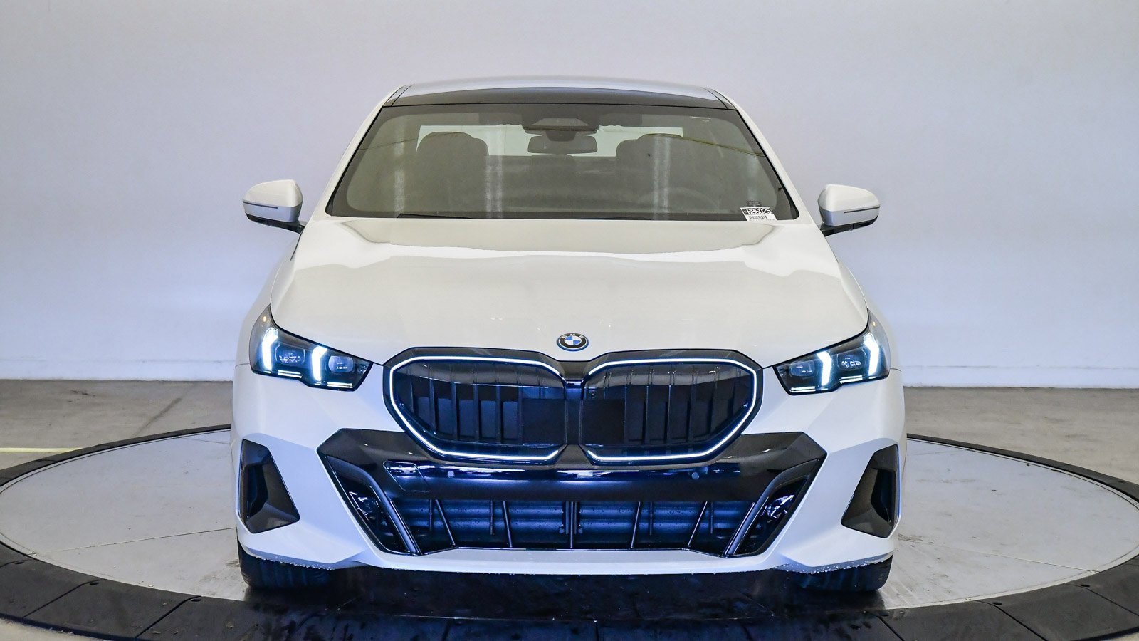 New 2026 BMW 550e xDrive image 7