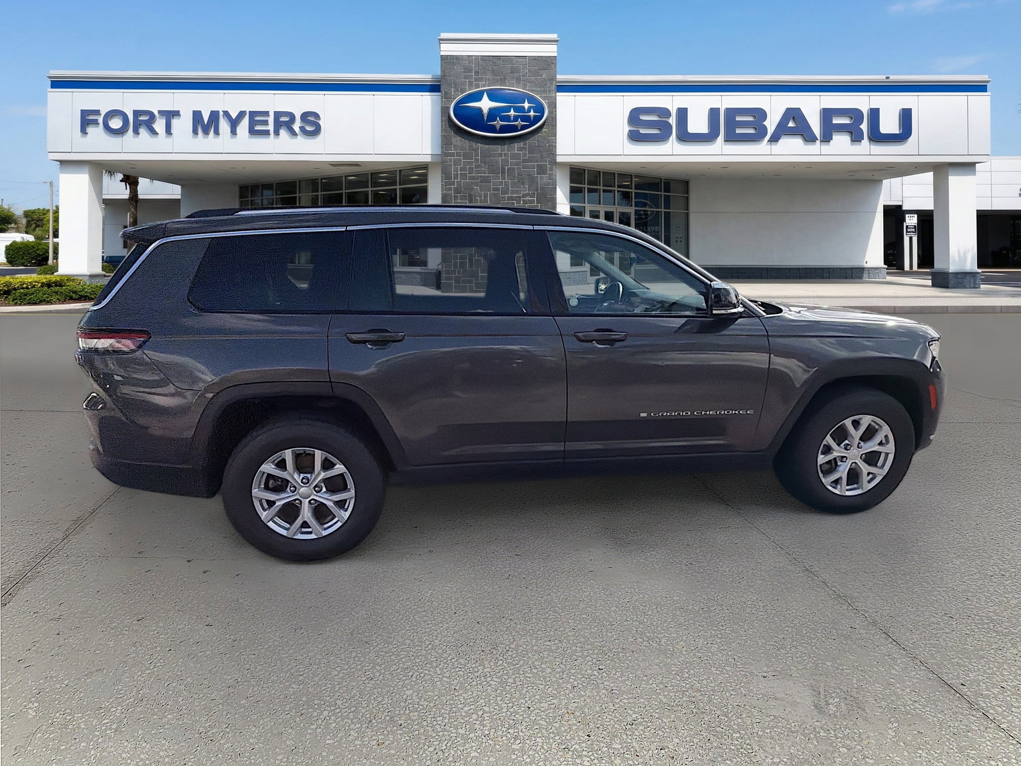 Used 2023 Jeep Grand Cherokee L Limited image 2