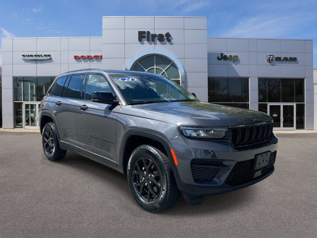 Used 2024 Jeep Grand Cherokee Altitude AWD/4WD image 1