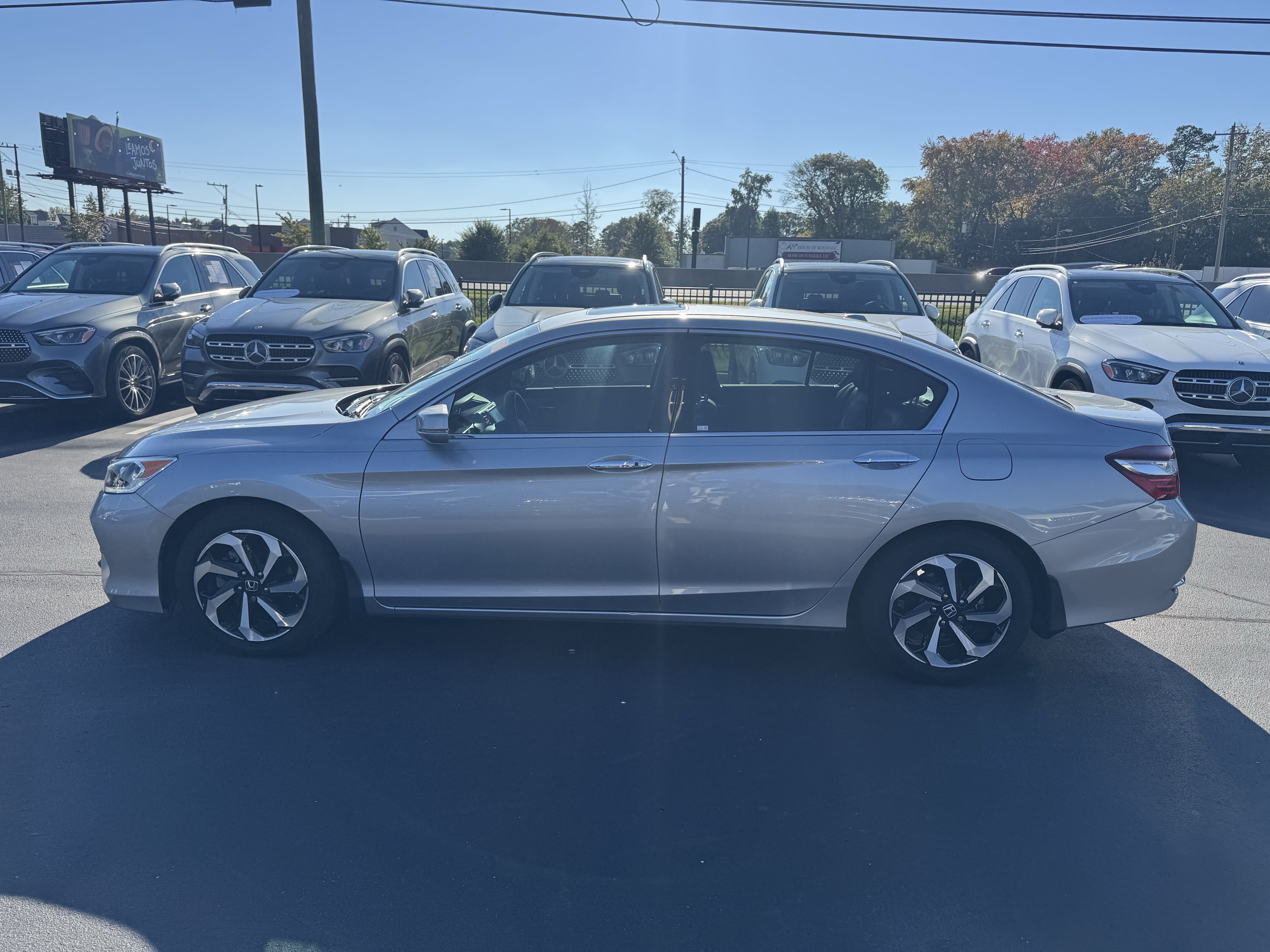 Used 2017 Honda Accord EX-L image 12