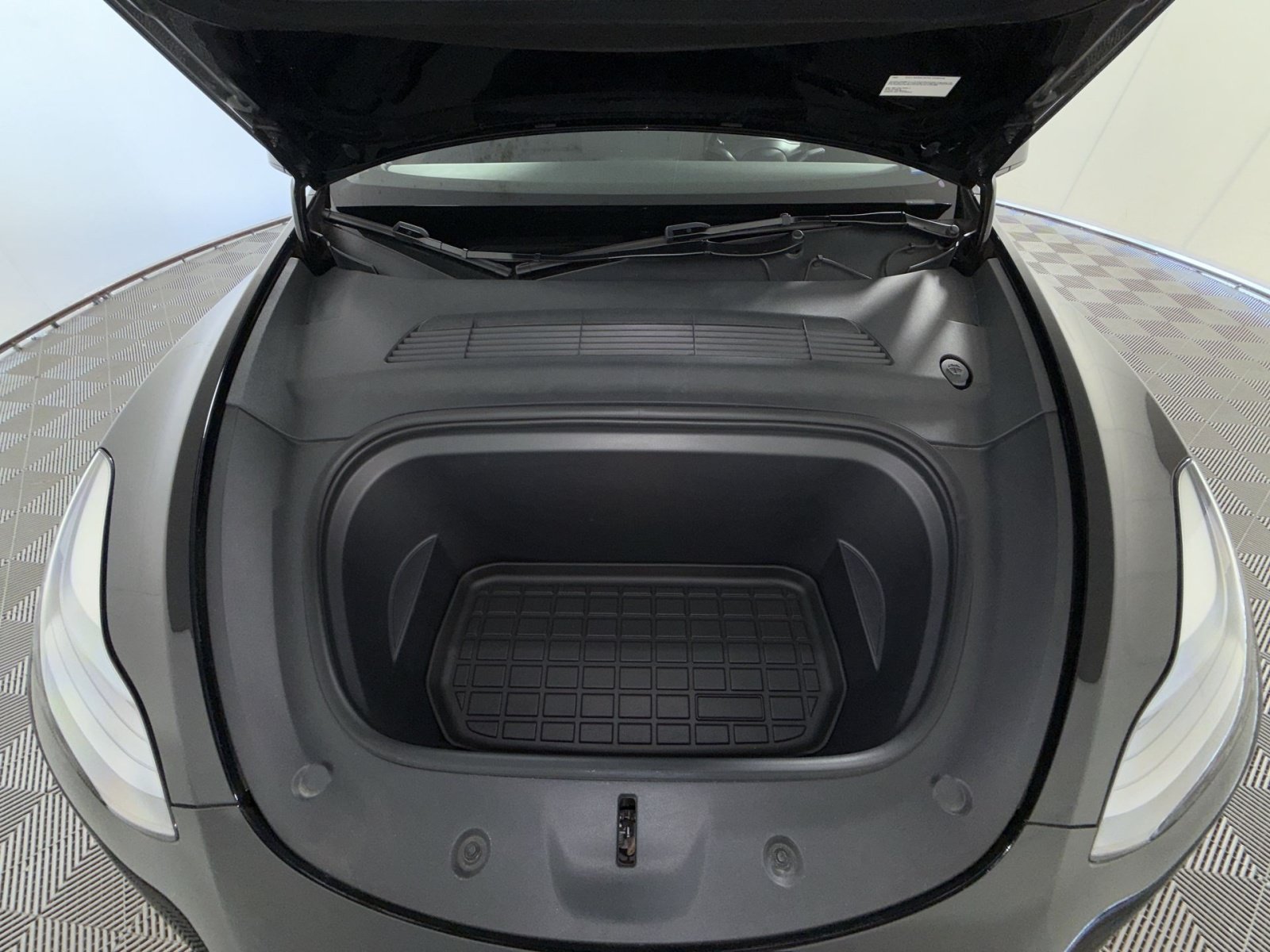 Used 2024 Tesla Model Y Long Range AWD/4WD image 28
