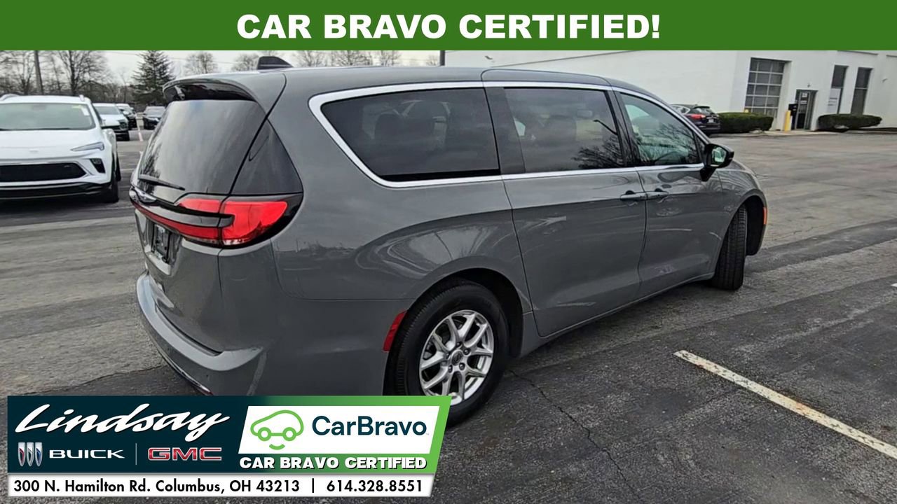 Used 2025 Chrysler Pacifica Select FWD image 9