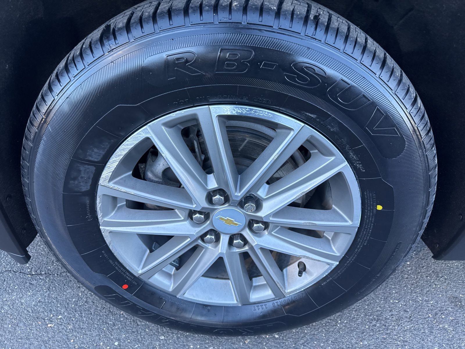 Used 2023 Chevrolet Traverse LT w/ Rear Camera Mirror Package image 11