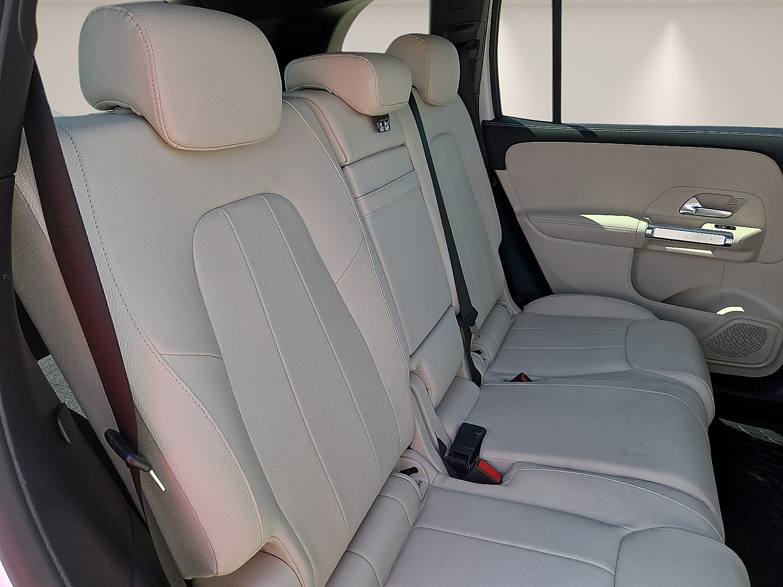 Used 2024 Mercedes-Benz GLB 250 image 9