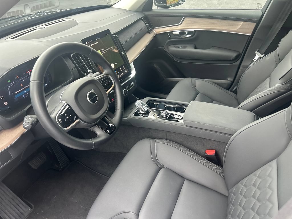 Used 2025 Volvo XC90 B5 Plus AWD/4WD image 11