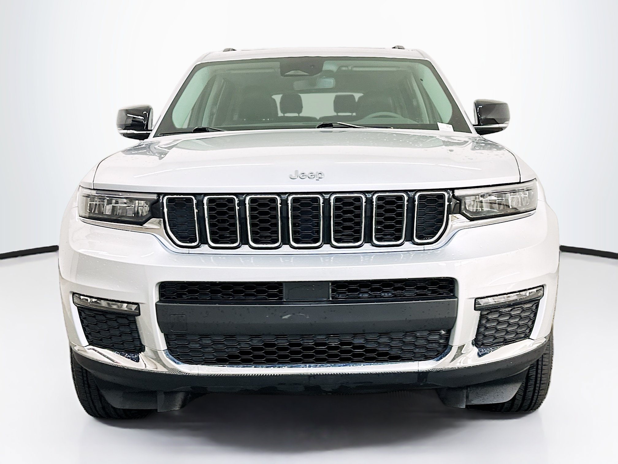 Used 2023 Jeep Grand Cherokee L Limited AWD/4WD image 2