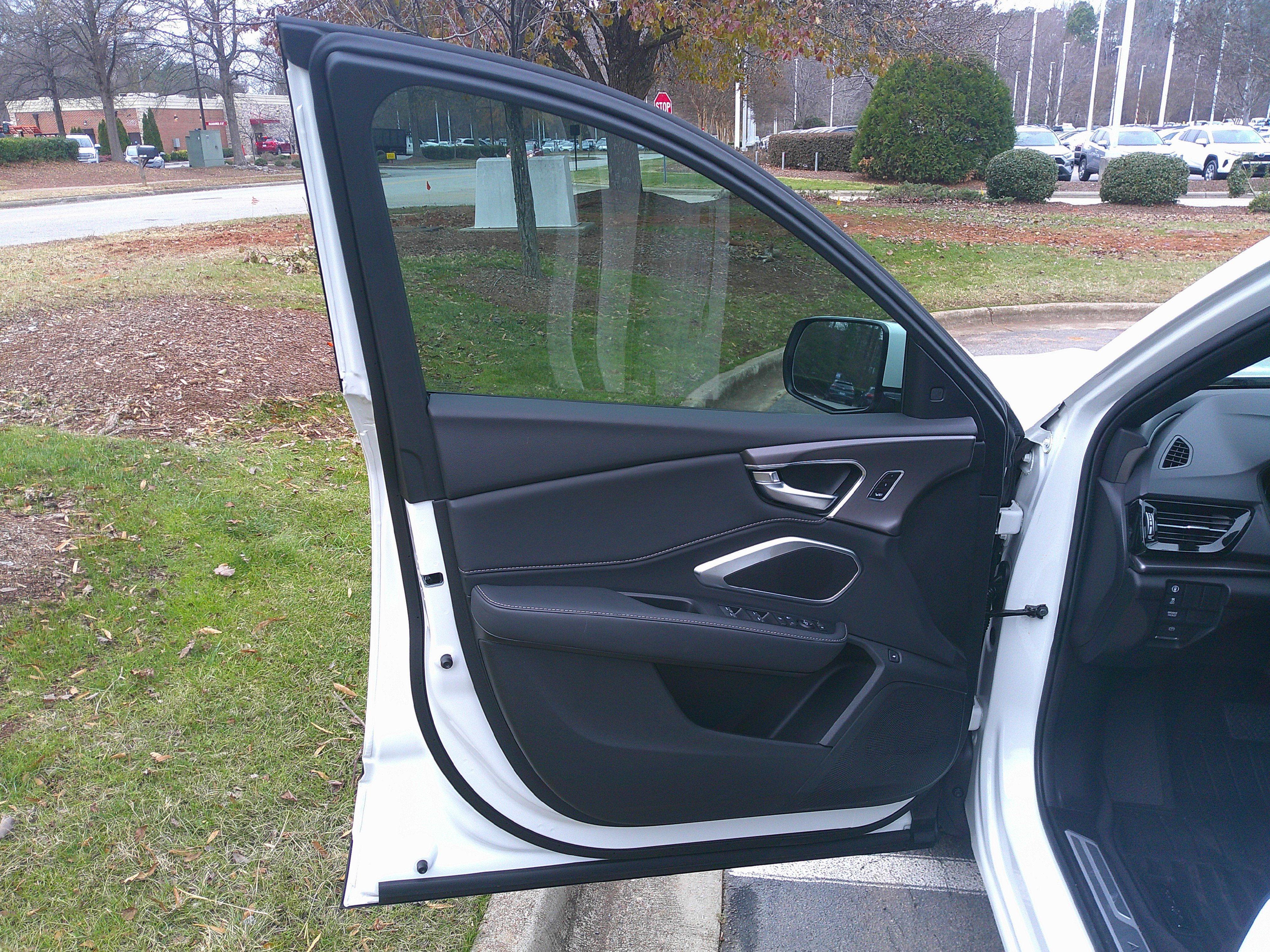 Used 2025 Acura RDX SH-AWD image 17