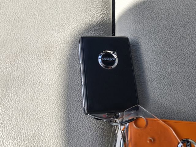 Used 2023 Volvo XC40 B4 Plus w/ Protection Package image 25