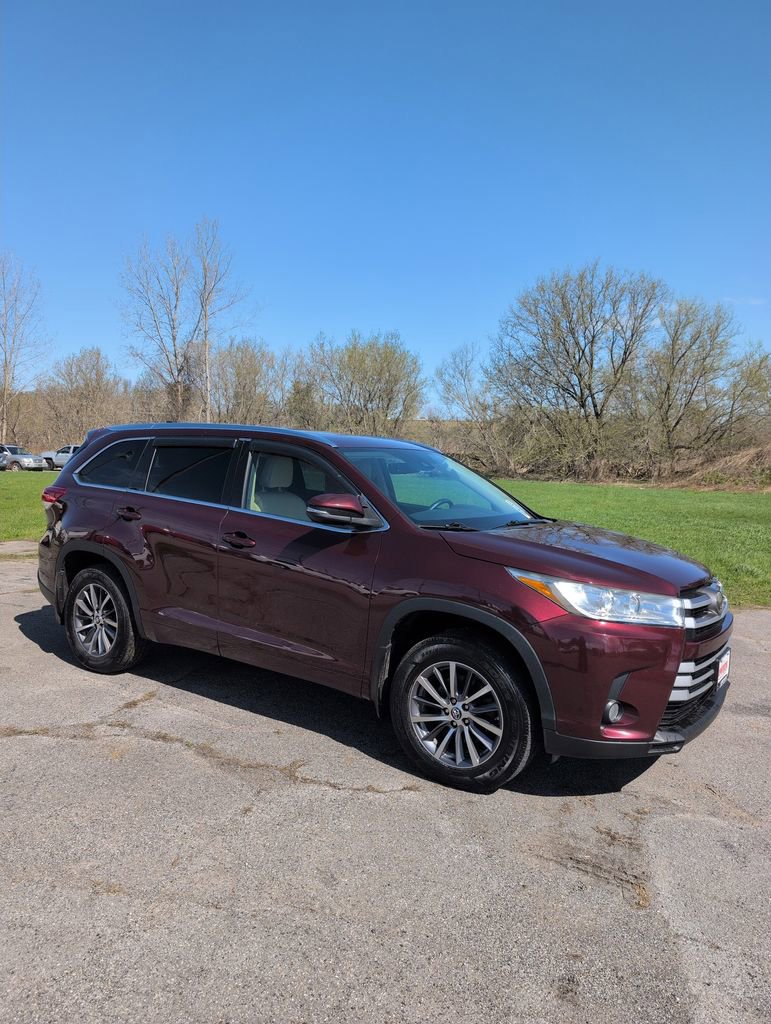 Used 2018 Toyota Highlander XLE AWD/4WD image 49