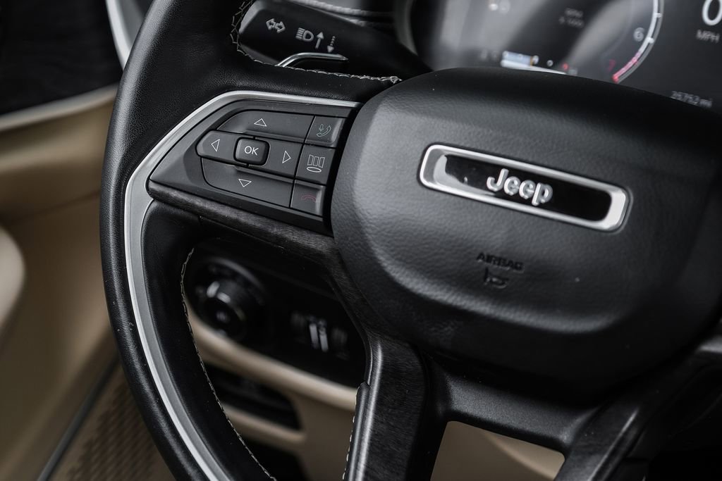 Used 2022 Jeep Grand Cherokee L Limited AWD/4WD image 27