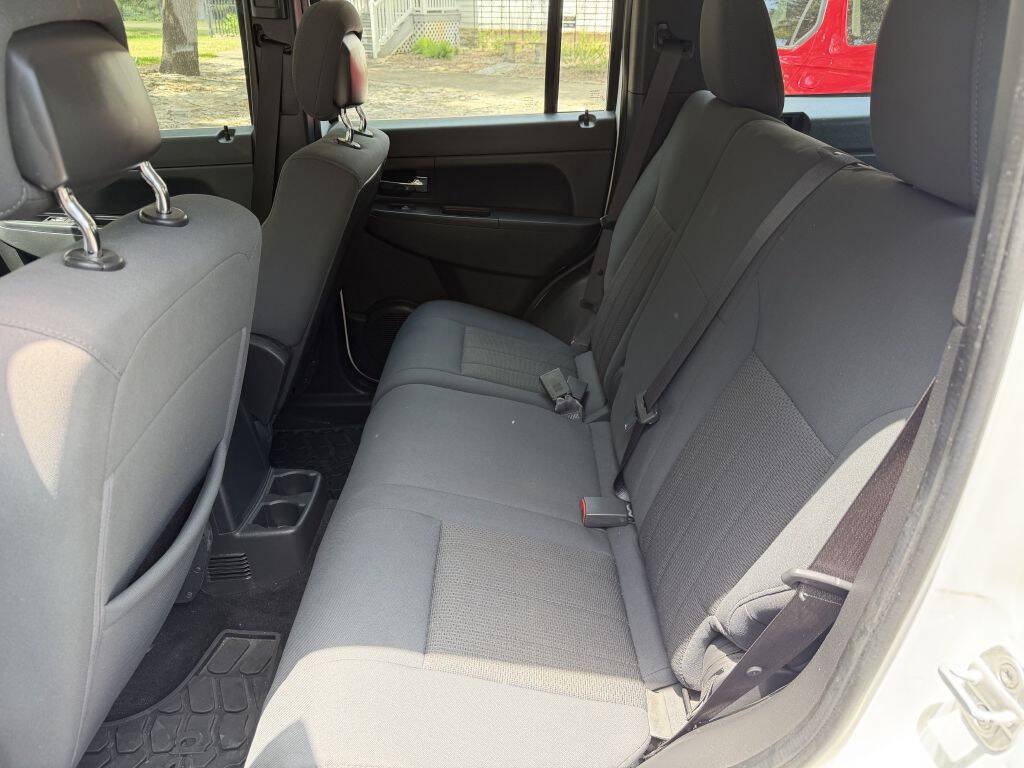 Used 2012 Jeep Liberty Sport RWD image 15