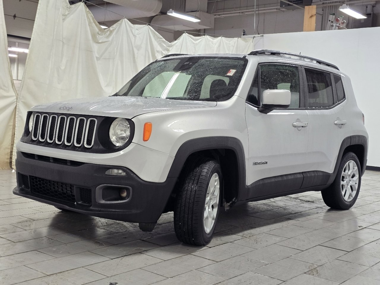 Used 2018 Jeep Renegade Latitude w/ Cold Weather Group image 9