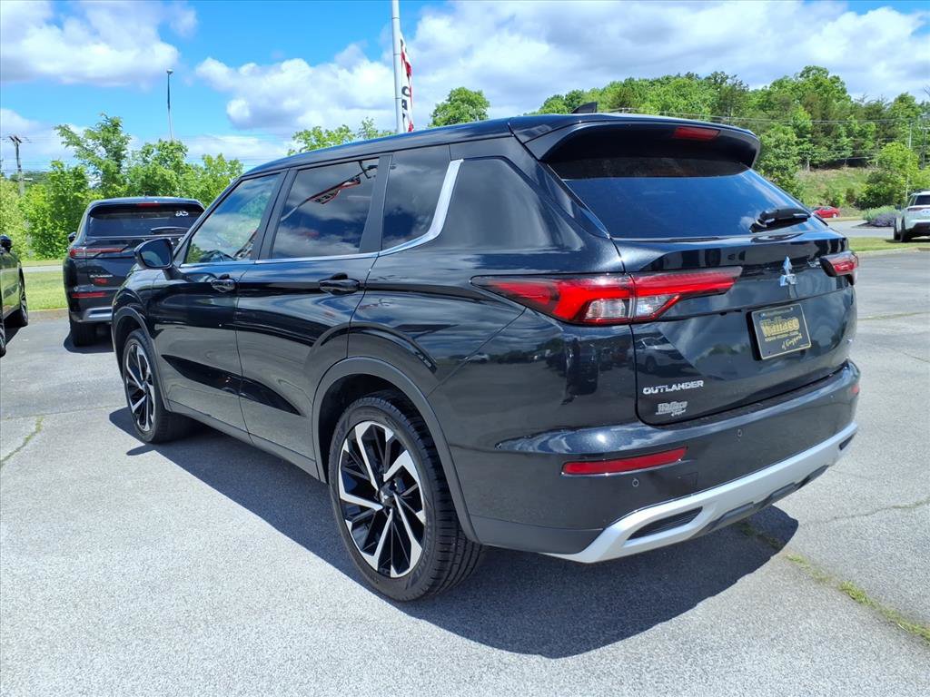 Used 2024 Mitsubishi Outlander SE AWD/4WD image 3