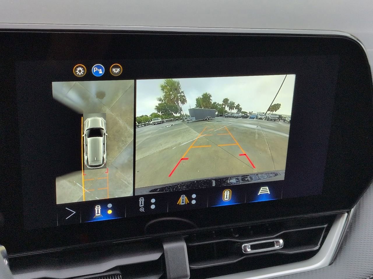 New 2026 Chevrolet Equinox LT w/ Safety and Technology Package FWD image 16