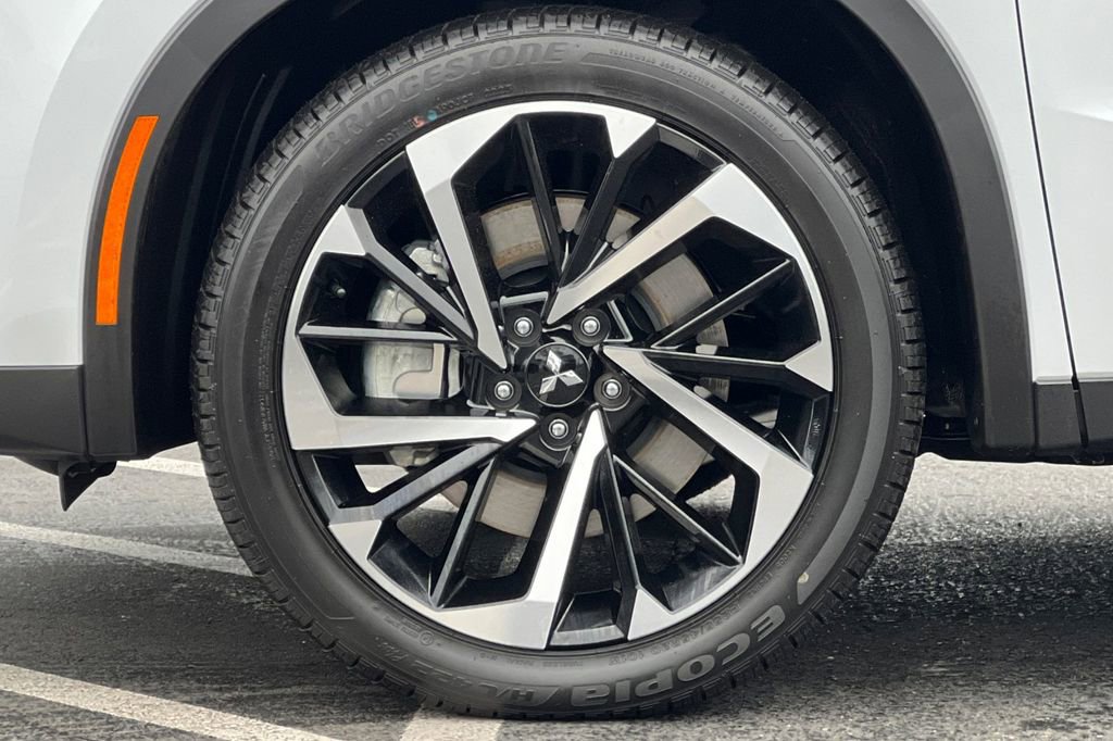 New 2025 Mitsubishi Outlander SE image 27