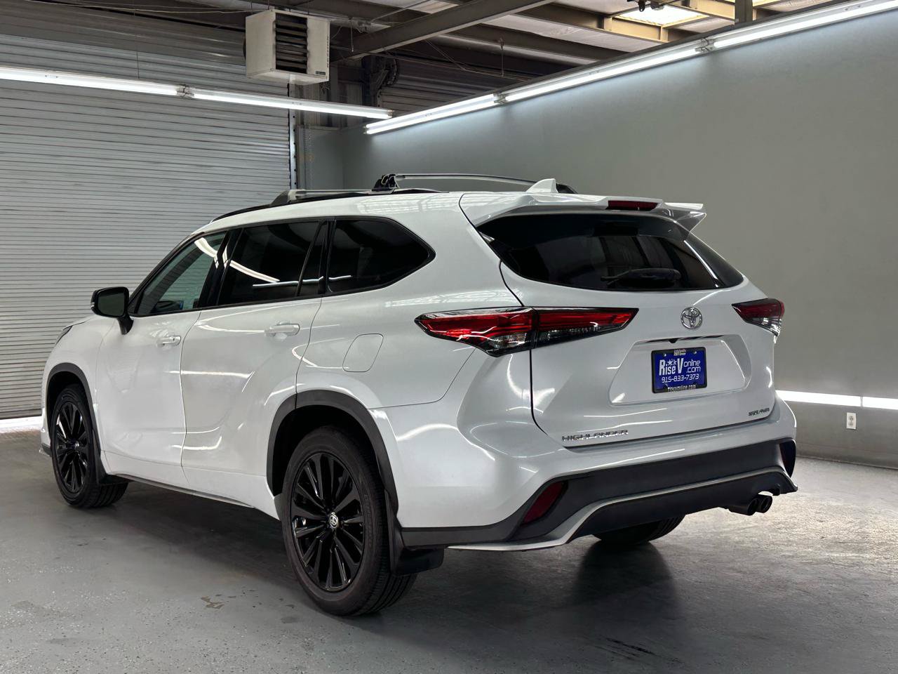 Used 2023 Toyota Highlander XSE AWD/4WD image 5