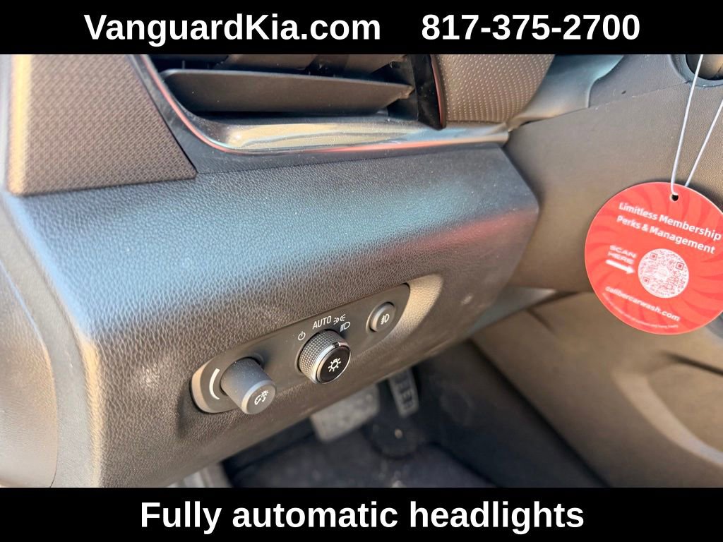 Used 2018 Chevrolet Traverse Premier w/ Driver Confidence II Package FWD image 16