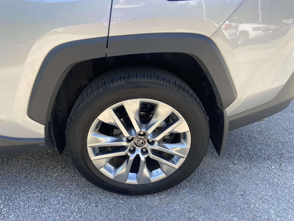 Used 2025 Toyota RAV4 Limited FWD image 9