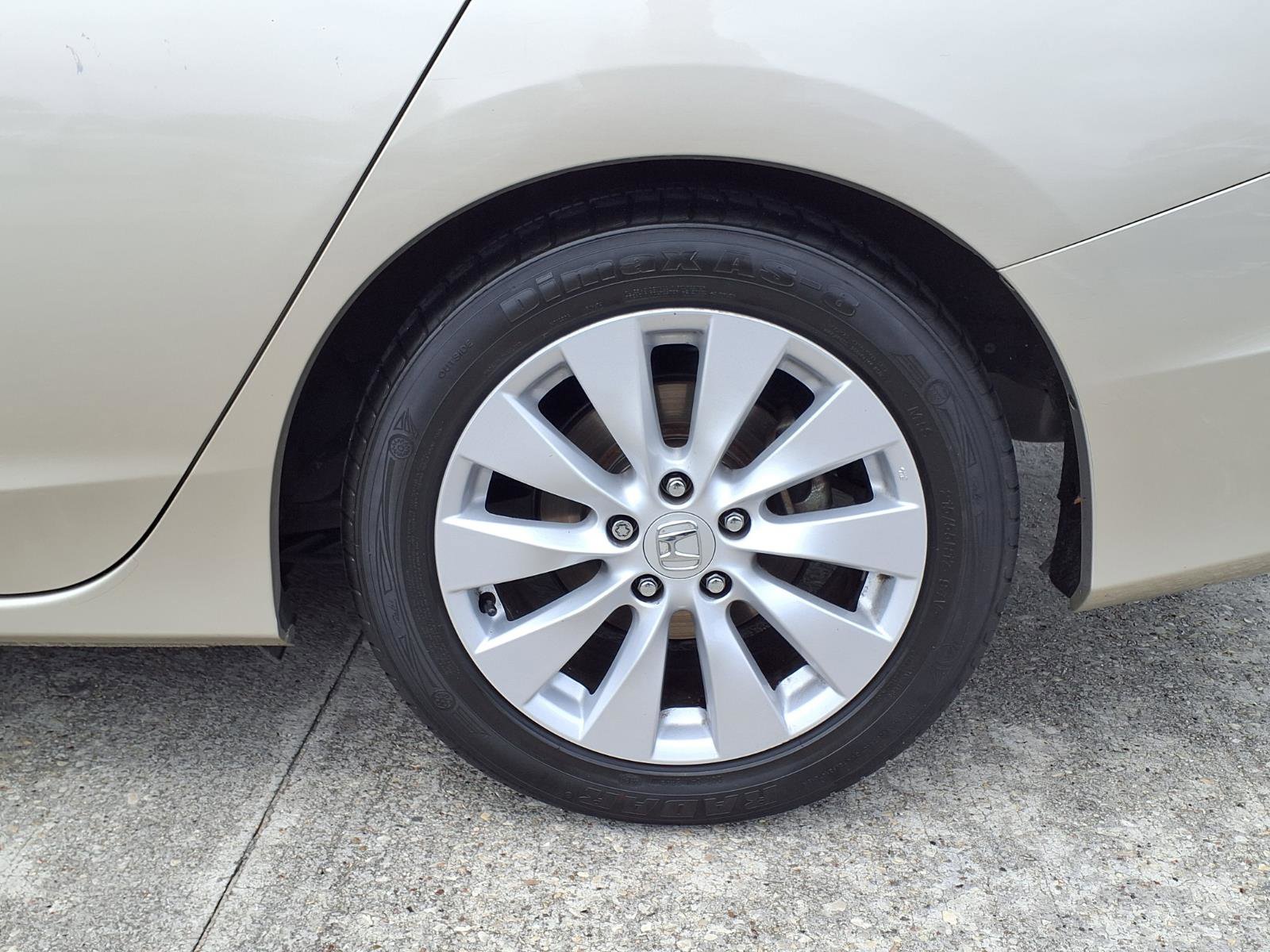 Used 2015 Honda Accord EX-L image 10