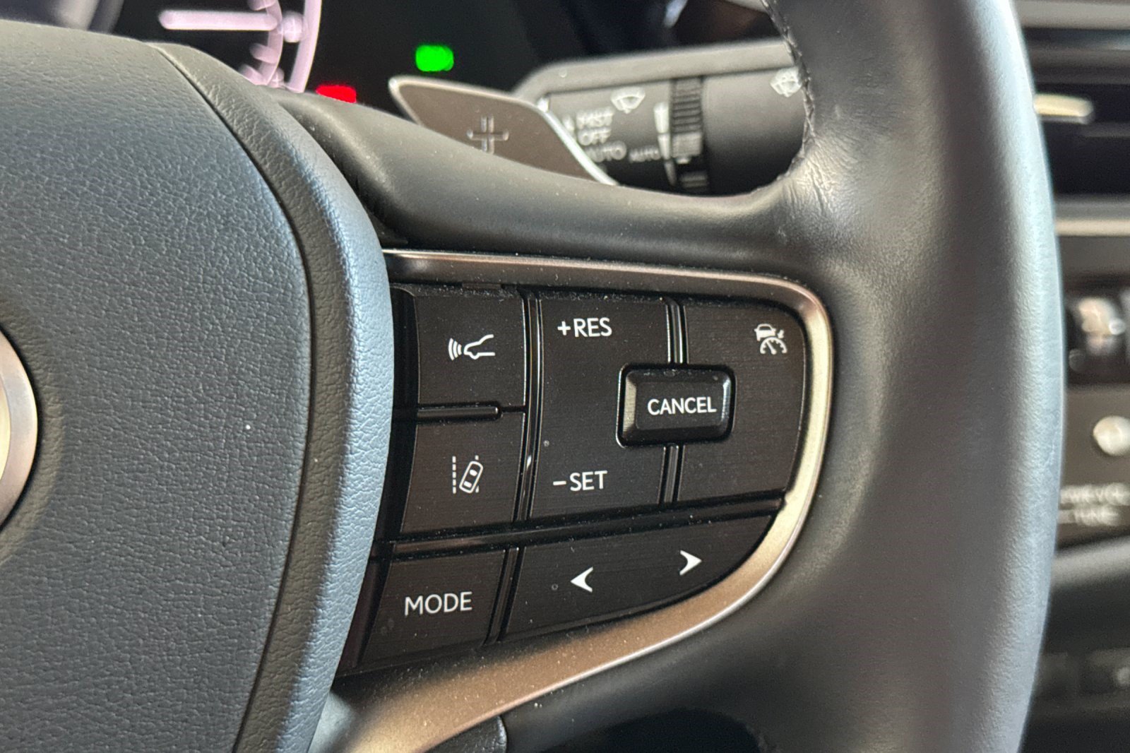Certified 2025 Lexus ES 300h w/ Premium Package FWD image 30