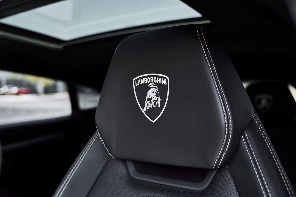 Used 2022 Lamborghini Urus AWD/4WD image 46