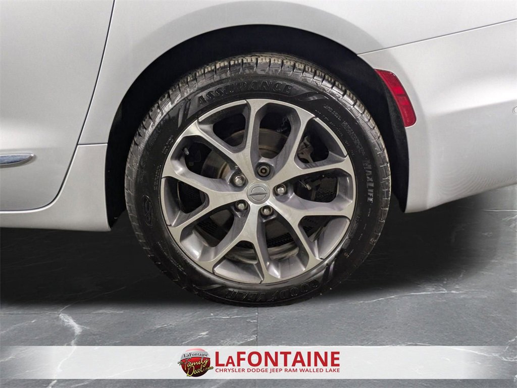 Certified 2022 Chrysler Pacifica Limited image 35