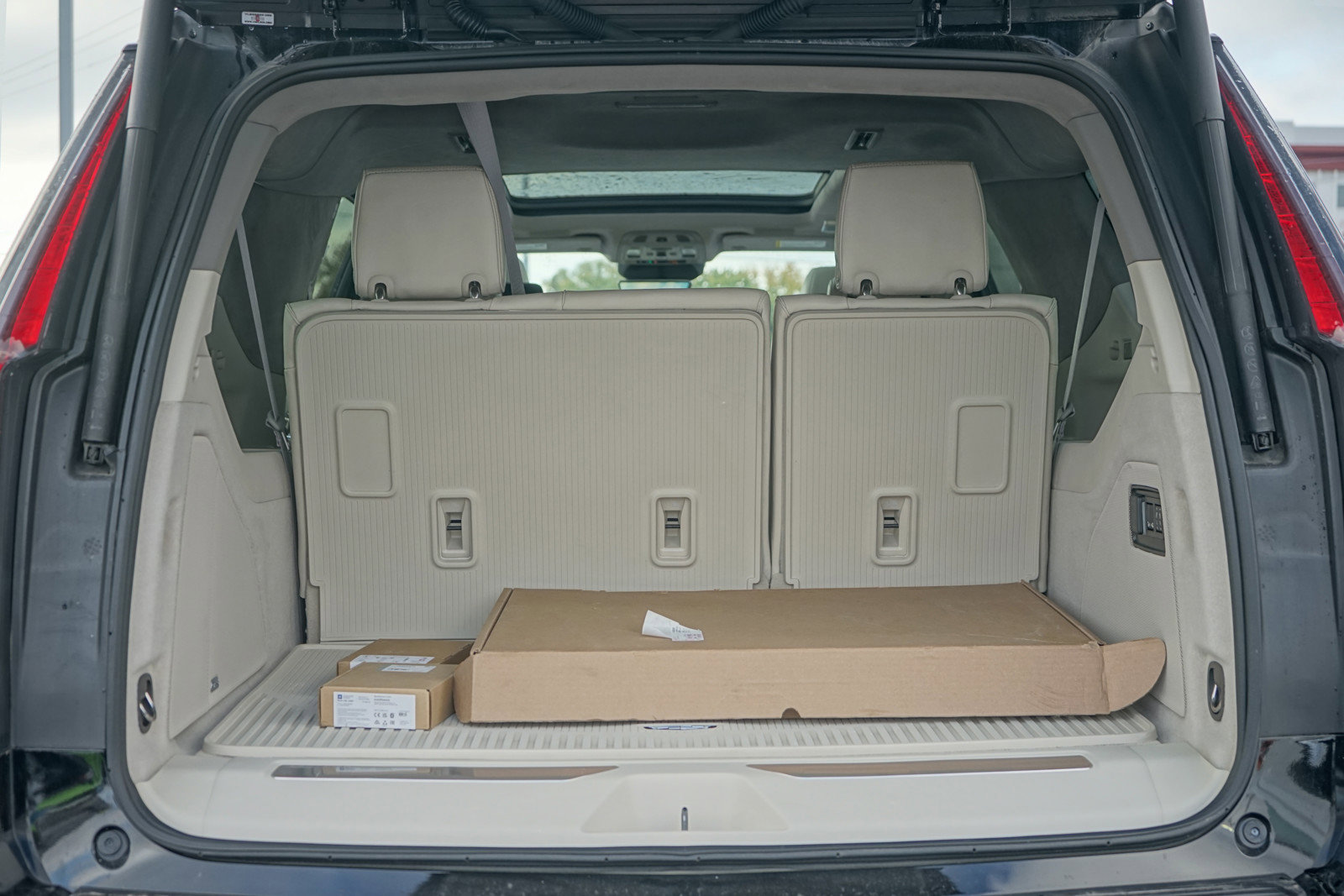 Used 2024 Cadillac Escalade ESV Sport Platinum image 9