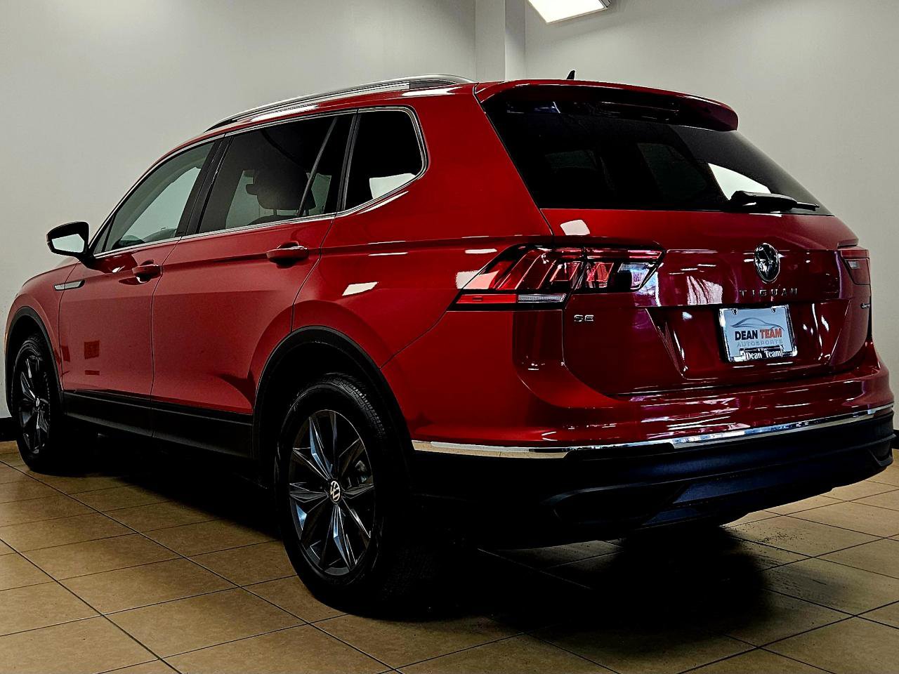 Used 2023 Volkswagen Tiguan SE image 6
