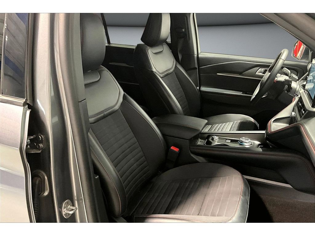 Used 2025 Ford Explorer ST-Line image 9