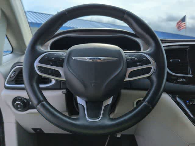 Used 2018 Chrysler Pacifica Touring-L Plus image 24