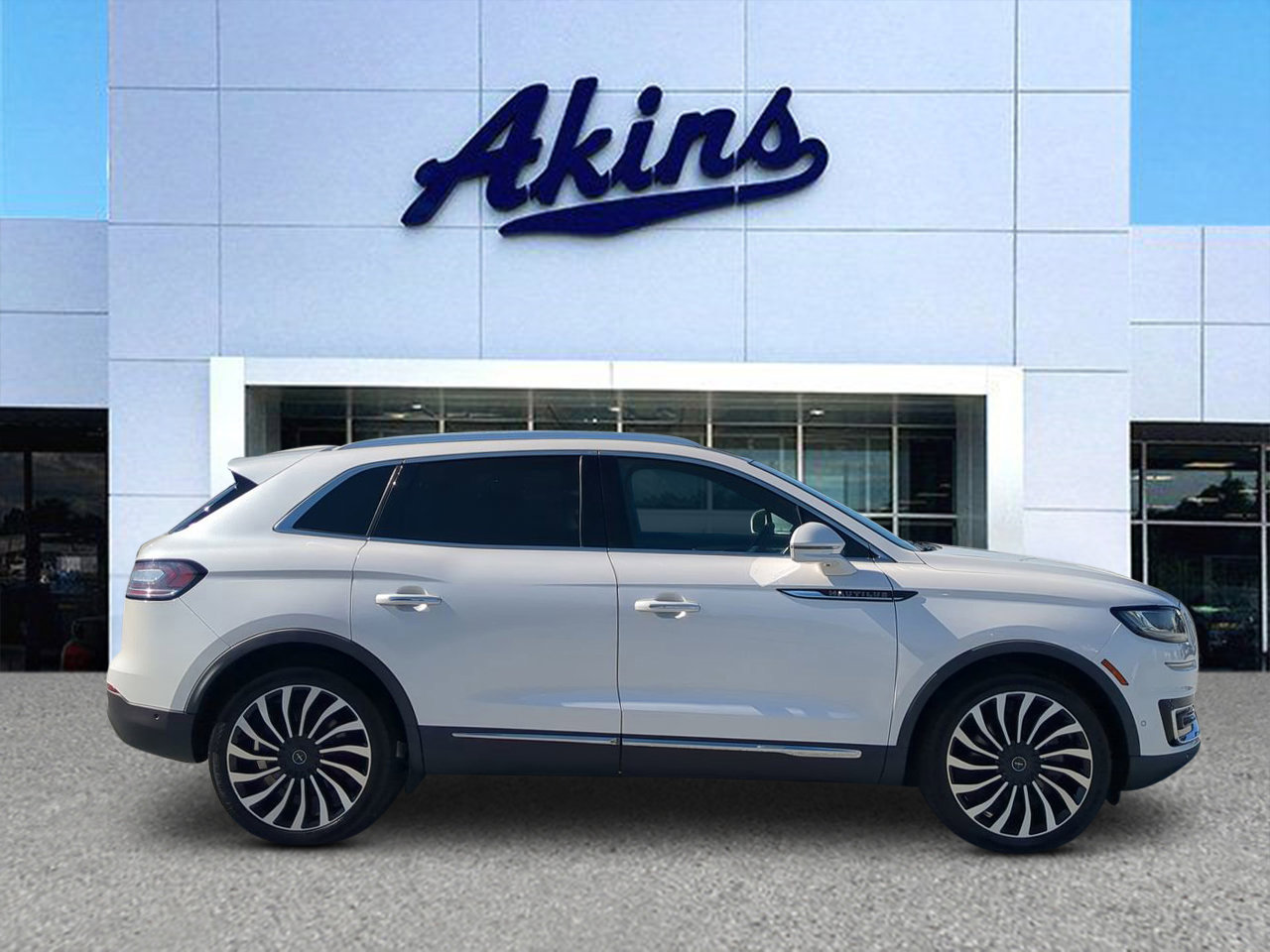 Used 2019 Lincoln Nautilus Black Label image 1