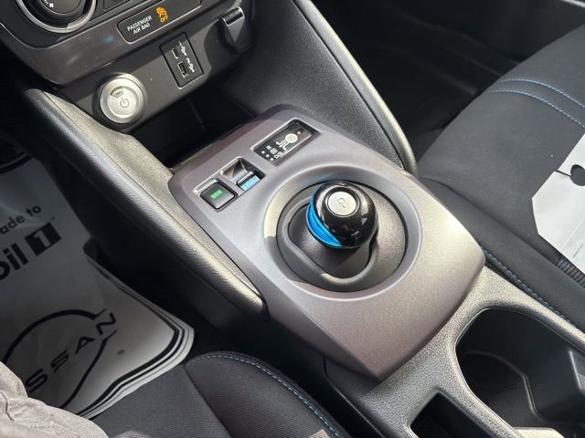 Used 2025 Nissan Leaf S image 36