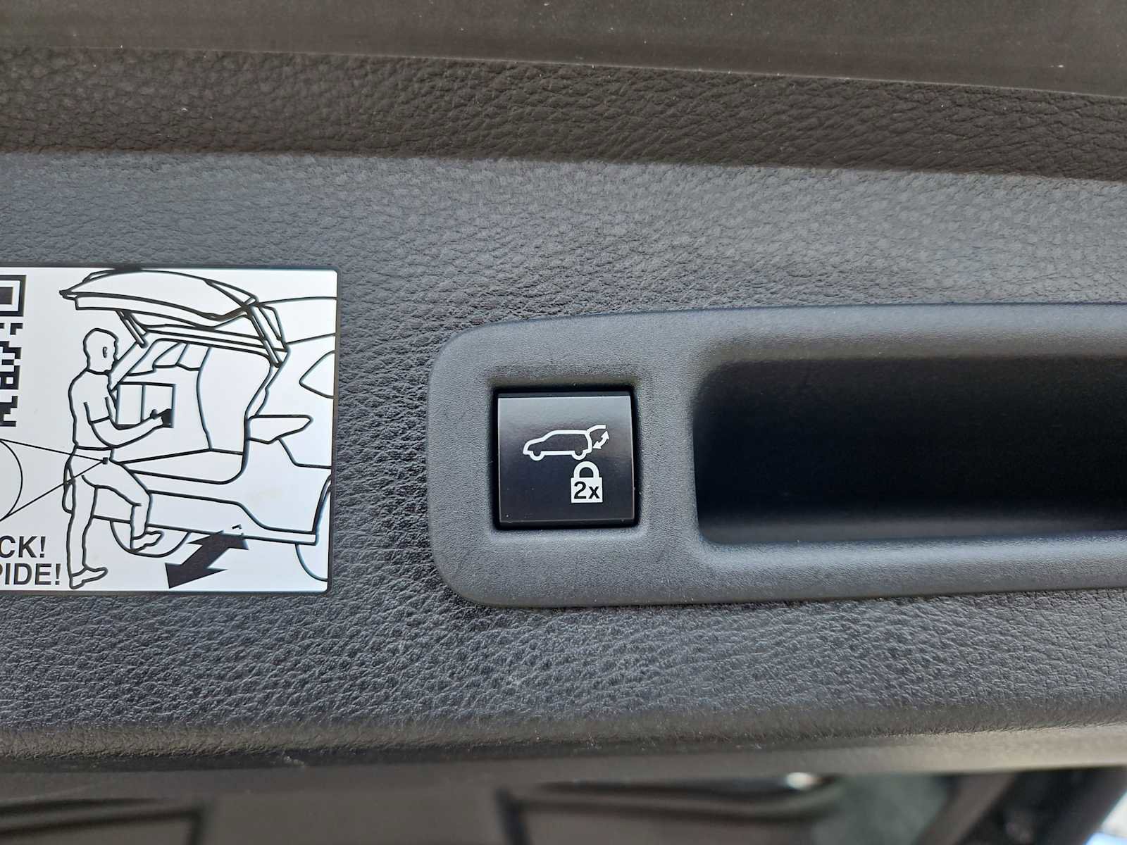 Used 2023 Toyota Sienna XLE w/ XLE Plus Package image 23