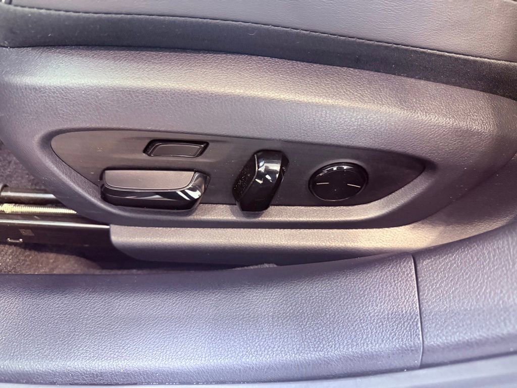 Certified 2024 Lexus ES 350 w/ Luxury Package image 20