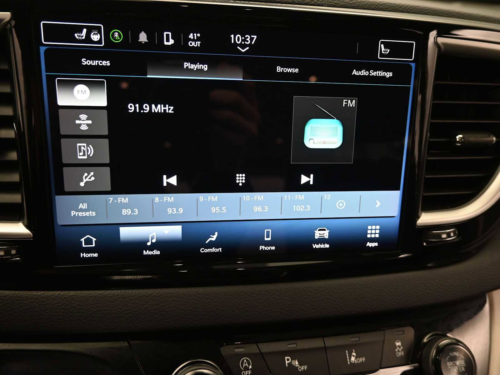 Used 2024 Chrysler Pacifica Touring-L image 18