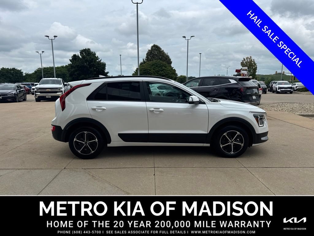 Used 2025 Kia Niro EX FWD image 6