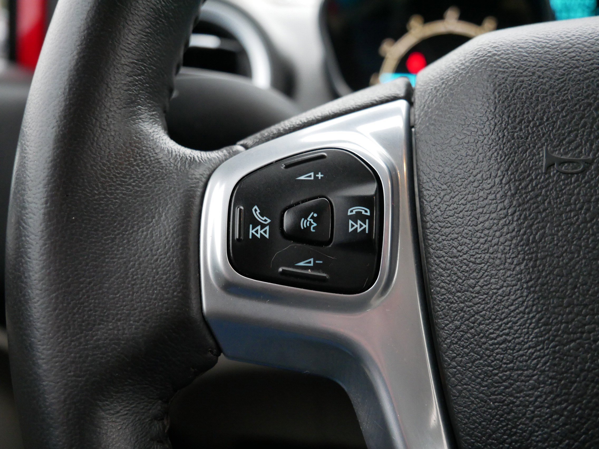 Used 2014 Ford Fiesta Titanium image 28