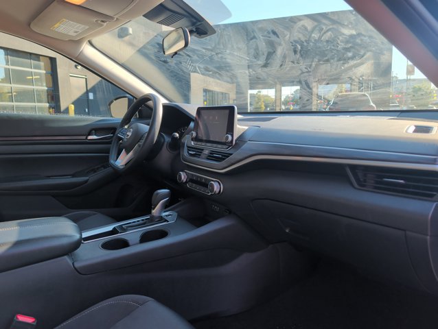 Used 2025 Nissan Altima 2.5 SV FWD image 30