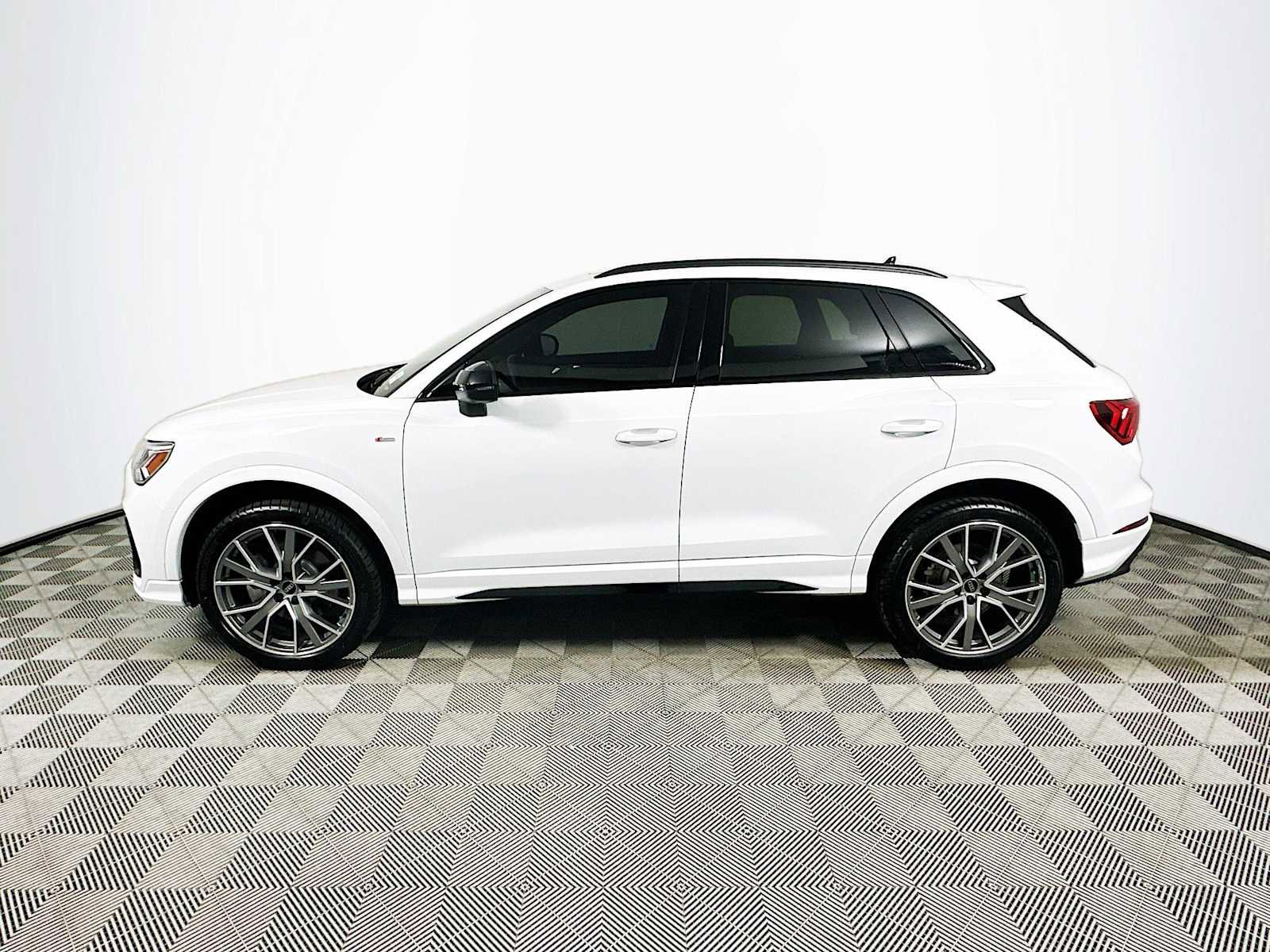 Certified 2025 Audi Q3 2.0T Premium Plus w/ Premium Plus Package image 4